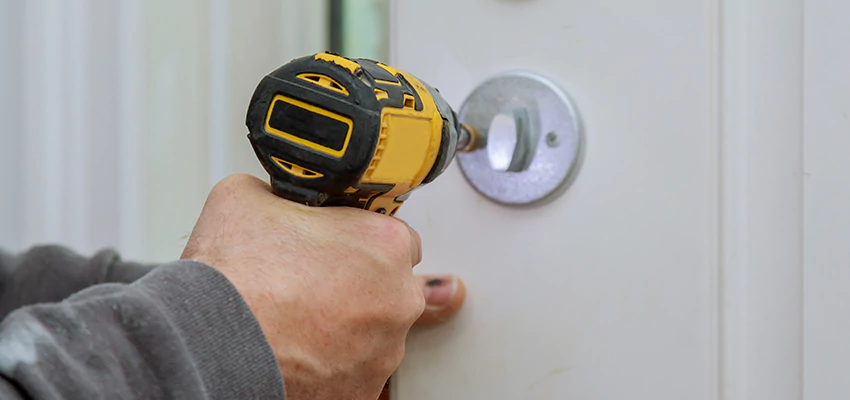 Street Locksmith For Smart Lock Repair in Thousand Oaks, CA